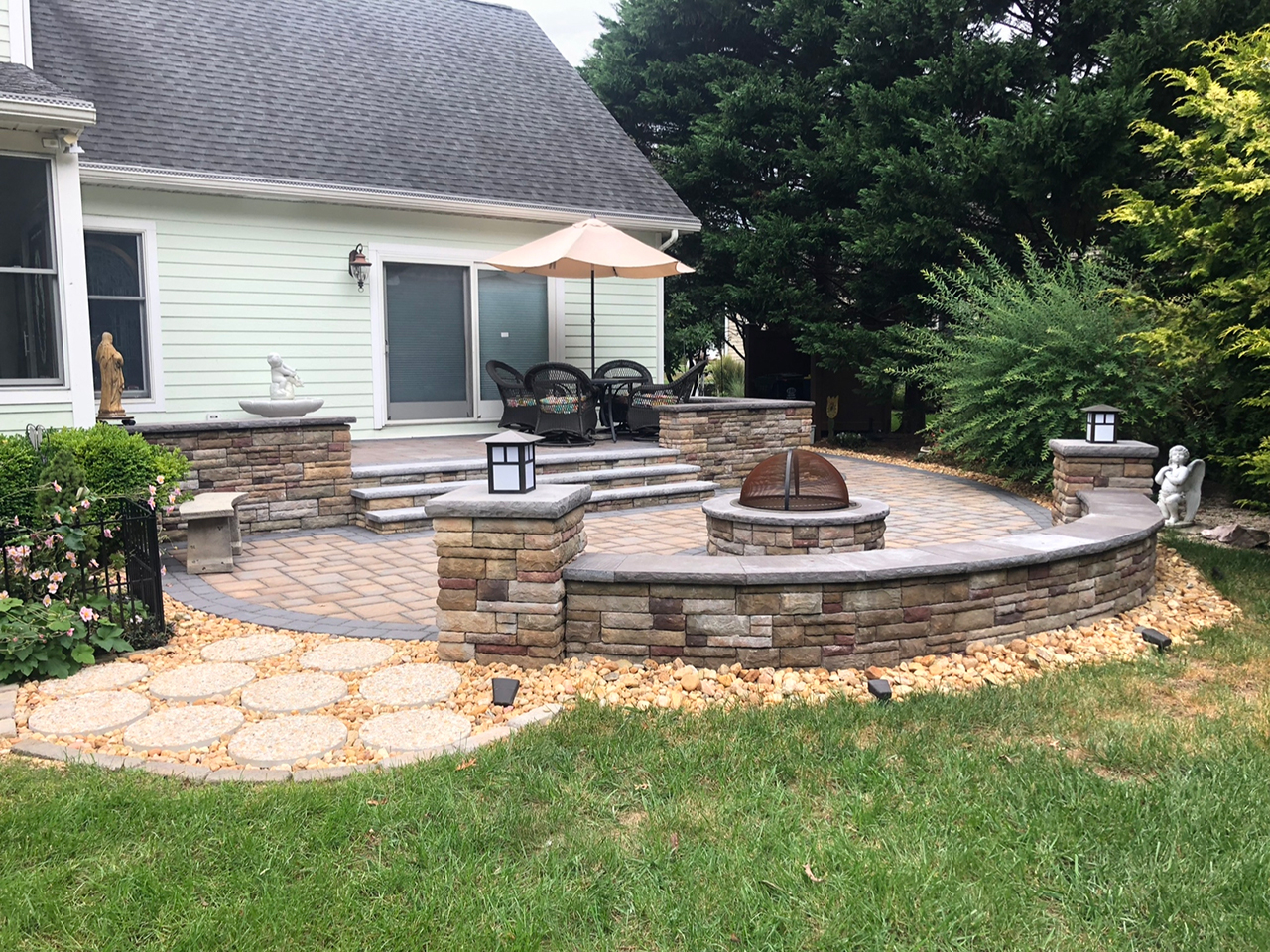 beautiful-and-practical-hardscape-elements-create-balance beautiful-and-practical-hardscape-elements-create-balance